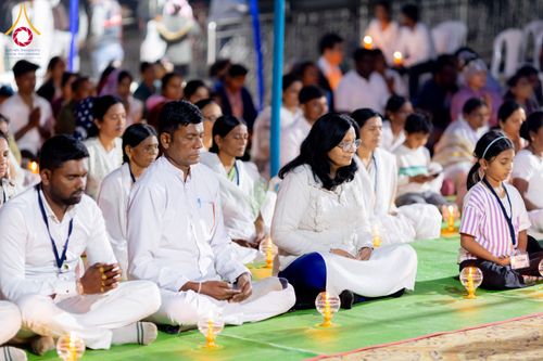 ภาพ No.283794:วันที่ 6-7 ธันวาคม พ.ศ. 2568  พิธีรับมอบหนังสือแสดงเจตจำนงถวายสิทธิครอบครองและใช้ประโยชน์วัดสันติวัน เมืองนาคปูร์  พิธีจุดโคมประทีปถวายเป็นพุทธบูชา และอุทิศบุญกุศลแด่ ดร.บี.อาร์. อัมเบดการ์  พิธีบูชาข้าวพระถ่ายทอดสดจากประเทศไทย