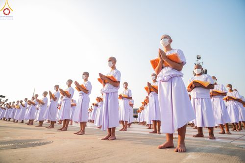 ภาพ No.79792:พิธีเวียนประทักษิณ ณ พระมหาธรรมกายเจดีย์ และพิธีวันทาเจดีย์ ในโครงการบรรพชาสามเณรฟื้นฟูพระพุทธศาสนาทั่วไทย วันเสาร์ที่ 8 เมษายน พ.ศ.2566