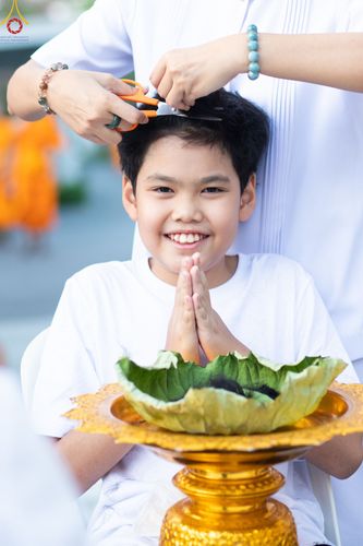 ภาพ No.78536:พิธีตัดปอยผม โครงการหน่อแก้วเปรียญธรรมรุ่นที่ 11  วันที่ 26 มีนาคม พ.ศ.2566  ณ หมู่กุฏิสามเณร อาคารค่ายจองแชมป์ วัดพระธรรมกาย