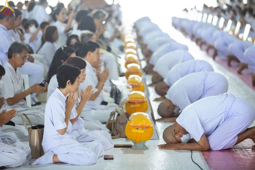 ภาพ No.84135:พิธีเวียนประทักษิณ พิธีวันทาเจดีย์ พิธีขอขมา และมอบผ้าไตร  ในโครงการบรรพชาอุปสมบทหมู่ธรรมทายาทรุ่นเข้าพรรษา และโครงการบรรพชาสามเณรโรงเรียนนานาชาติ รุ่นที่12 ในวันเสาร์ที่ 22 กรกฎาคม พ.ศ. 2566