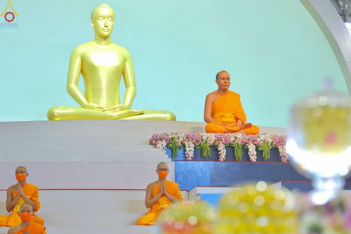 ภาพ No.83002:พิธีตักบาตร ณ บ้านแก้วเรือนทองคุณยายอาจารย์ฯ พิธีบูชาข้าวพระ ณ สภาธรรมกายสากล วัดพระธรรมกาย ในวันอาทิตย์ต้นเดือนที่ 2 ก.ค. พ.ศ.2566