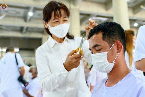 ภาพ No.47470:ประมวลภาพพิธีตัดปอยผม โครงการบรรพชาอุปสมบทหมู่ รุ่นเข้าพรรษา 2565