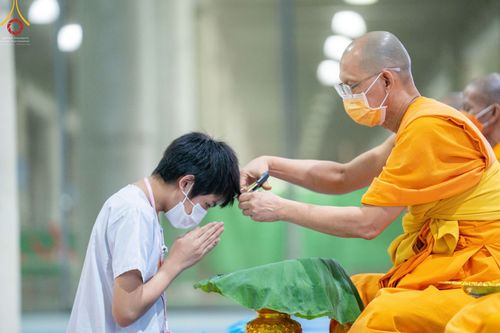ภาพ No.43986:ประมวลภาพพิธีปลงผม โครงการบรรพชาสามเณรฟื้นฟูพระพุทธศาสนาทั่วไทย ณ ศูนย์อบรมวัดพระธรรมกาย