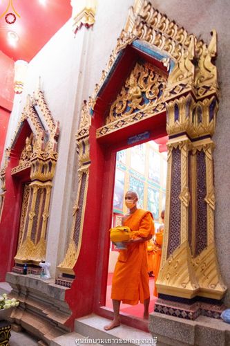 ภาพ No.40874:พิธีตัดปอยผม ปลงผม ขอขมารับผ้าไตรและพิธีบรรพชา ในโครงการอุปสมบท บูชาธรรมมหาปูชนียาจารย์ ประจำปี 2564 ชุดที่ 17