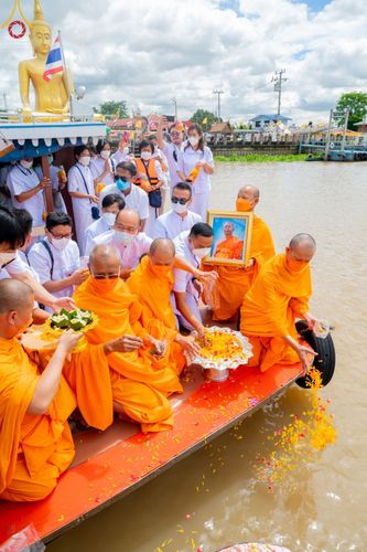 ภาพ No.49042:ประมวลภาพพิธีเก็บอัฐิและลอยอังคาร พระสุธรรมญาณวิเทศ  (สุธรรม สุธมฺโม)