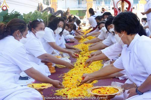 ภาพ No.40185:พิธีตัดปอยผม ปลงผม ขอขมารับผ้าไตรและพิธีบรรพชา ในโครงการอุปสมบท บูชาธรรมมหาปูชนียาจารย์ ประจำปี 2564 ชุดที่ 10