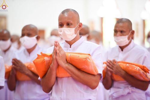 ภาพ No.48055:ประมวลภาพพิธีเวียนประทักษิณ และบรรพชาอุปสมบท รุ่นเข้าพรรษา ปี 2565