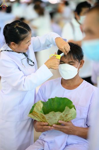 ภาพ No.56745:พิธีปลงผมนาคธรรมทายาท โครงการอุปสมบทบูชาธรรม มหาปูชนียาจารย์ประจำปี 2565 ณ สภาธรรมกายสากล วัดพระธรรมกาย