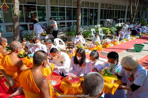 ภาพ No.41047:พิธีตัดปอยผม ปลงผม ขอขมารับผ้าไตรและพิธีบรรพชา ในโครงการอุปสมบท บูชาธรรมมหาปูชนียาจารย์ ประจำปี 2564 ชุดที่ 19