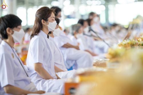 ภาพ No.48202:ประมวลภาพพิธีถวายผ้าอาบน้ำฝน และประทีปโคมไฟ เนื่องในวันอาสาฬหบูชา ประจำปี 2565