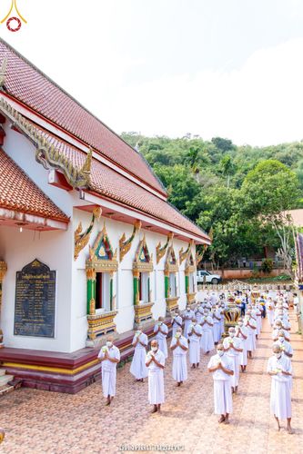 ภาพ No.39803:พิธีตัดปอยผม ปลงผม ขอขมารับผ้าไตรและพิธีบรรพชา ในโครงการอุปสมบท บูชาธรรมมหาปูชนียาจารย์ ประจำปี 2564 ชุดที่ 6