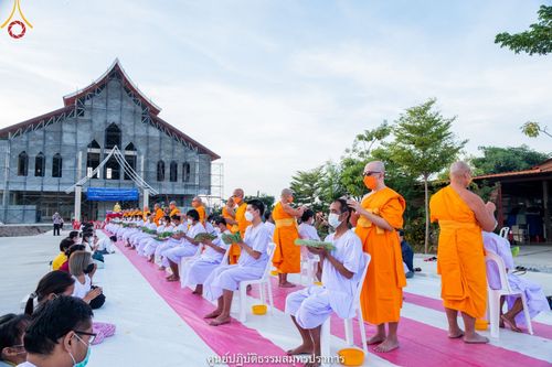 ภาพ No.39585:พิธีตัดปอยผม ปลงผม ขอขมารับผ้าไตรและพิธีบรรพชา ในโครงการอุปสมบท บูชาธรรมมหาปูชนียาจารย์ ประจำปี 2564 ชุดที่ 3