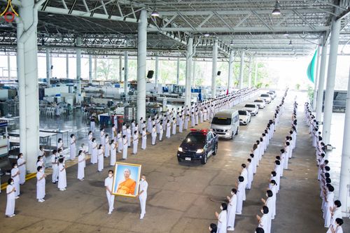 ภาพ No.48503:ประมวลภาพพิธีรับร่างนักสร้างบารมี พระเดชพระคุณพระสุธรรมญาณวิเทศ วิ. (สุธรรม สุธมฺโม)