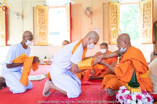 ภาพ No.40789:พิธีตัดปอยผม ปลงผม ขอขมารับผ้าไตรและพิธีบรรพชา ในโครงการอุปสมบท บูชาธรรมมหาปูชนียาจารย์ ประจำปี 2564 ชุดที่ 16