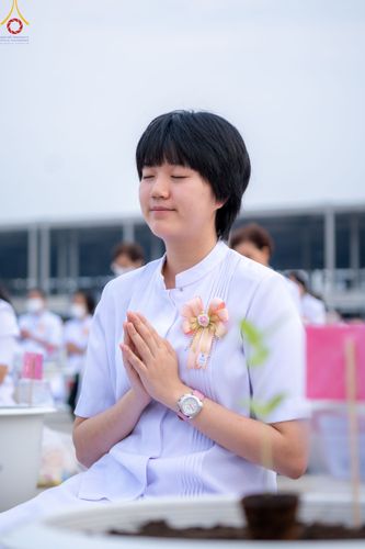 ภาพ No.90142:พิธีปลูกทรัพย์บานชื่น  เนื่องใน 139 ปี วันคล้ายวันเกิดด้วยรูปกายเนื้อ พระมงคลเทพมุนี (สด จนฺทสโร) พระผู้ปราบมาร วันอังคารที่ 10 ตุลาคม พ.ศ. 2566 ณ วัดพระธรรมกาย จ.ปทุมธานี