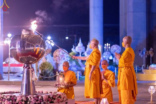 ภาพ No.41990:พิธีฉลองชัยสวดมนต์ บทธัมมจักกัปปวัตตนสูตร 4,000,002,565 จบ เพื่อเป็นสิริมงคลตอนรับศักราชใหม่