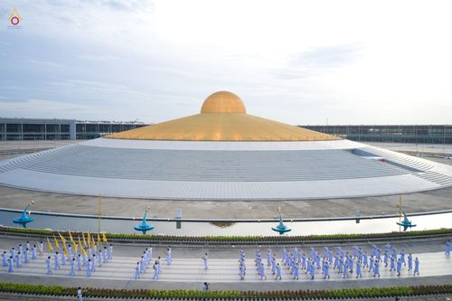 ภาพ No.47548:ประมวลภาพพิธีขอขมาและมอบผ้าไตร โครงการบรรพชาอุปสมบทหมู่ รุ่นเข้าพรรษา 2565