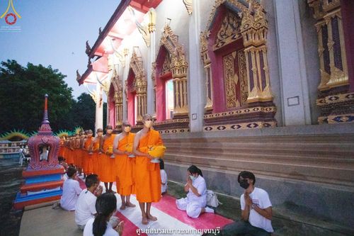 ภาพ No.40875:พิธีตัดปอยผม ปลงผม ขอขมารับผ้าไตรและพิธีบรรพชา ในโครงการอุปสมบท บูชาธรรมมหาปูชนียาจารย์ ประจำปี 2564 ชุดที่ 17