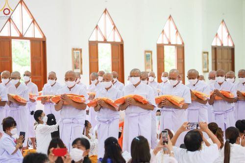 ภาพ No.48056:ประมวลภาพพิธีเวียนประทักษิณ และบรรพชาอุปสมบท รุ่นเข้าพรรษา ปี 2565