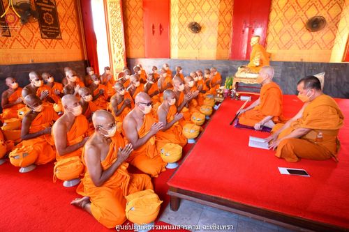 ภาพ No.40947:พิธีตัดปอยผม ปลงผม ขอขมารับผ้าไตรและพิธีบรรพชา ในโครงการอุปสมบท บูชาธรรมมหาปูชนียาจารย์ ประจำปี 2564 ชุดที่ 18