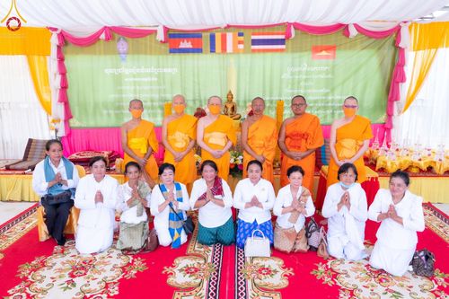 ภาพ No.48463:ประมวลภาพประธานมูลนิธิธรรมกายถวายเทียนพรรษา 43 วัด ในเขตจังหวัดไพลิน ประเทศกัมพูชา