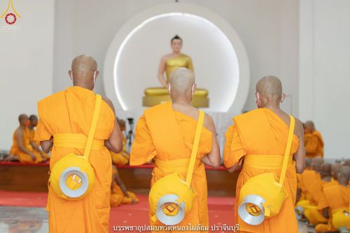 ภาพ No.40521:พิธีตัดปอยผม ปลงผม ขอขมารับผ้าไตรและพิธีบรรพชา ในโครงการอุปสมบท บูชาธรรมมหาปูชนียาจารย์ ประจำปี 2564 ชุดที่ 14