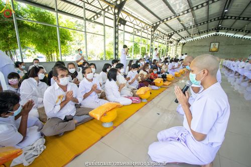 ภาพ No.39735:พิธีตัดปอยผม ปลงผม ขอขมารับผ้าไตรและพิธีบรรพชา ในโครงการอุปสมบท บูชาธรรมมหาปูชนียาจารย์ ประจำปี 2564 ชุดที่ 5