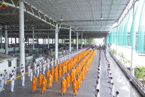 ภาพ No.48506:ประมวลภาพพิธีรับร่างนักสร้างบารมี พระเดชพระคุณพระสุธรรมญาณวิเทศ วิ. (สุธรรม สุธมฺโม)