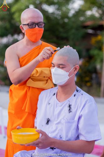 ภาพ No.39587:พิธีตัดปอยผม ปลงผม ขอขมารับผ้าไตรและพิธีบรรพชา ในโครงการอุปสมบท บูชาธรรมมหาปูชนียาจารย์ ประจำปี 2564 ชุดที่ 3