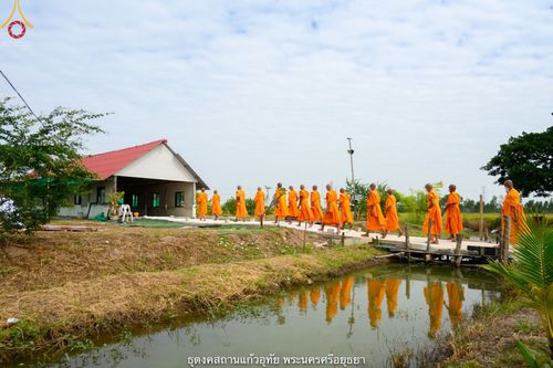 ภาพ No.39490:พิธีตัดปอยผม ปลงผม ขอขมารับผ้าไตรและพิธีบรรพชา ในโครงการอุปสมบท บูชาธรรมมหาปูชนียาจารย์ ประจำปี 2564  ชุดที่ 2