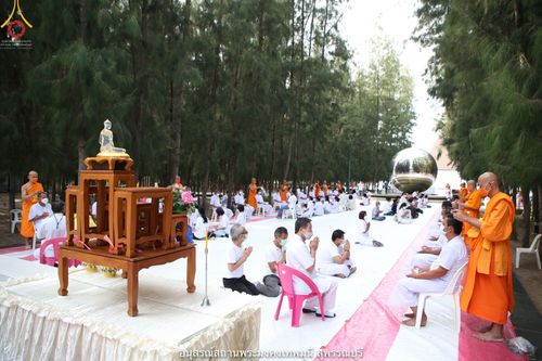 ภาพ No.39659:พิธีตัดปอยผม ปลงผม ขอขมารับผ้าไตรและพิธีบรรพชา ในโครงการอุปสมบท บูชาธรรมมหาปูชนียาจารย์ ประจำปี 2564 ชุดที่ 4