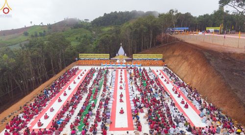 ภาพ No.50640:ประมวลภาพพิธีตักบาตร ณ วัดแม่แพ จ.แม่ฮ่องสอน เนื่องในวันธรรมชัย