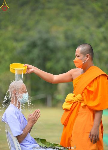 ภาพ No.40696:พิธีตัดปอยผม ปลงผม ขอขมารับผ้าไตรและพิธีบรรพชา ในโครงการอุปสมบท บูชาธรรมมหาปูชนียาจารย์ ประจำปี 2564 ชุดที่ 15