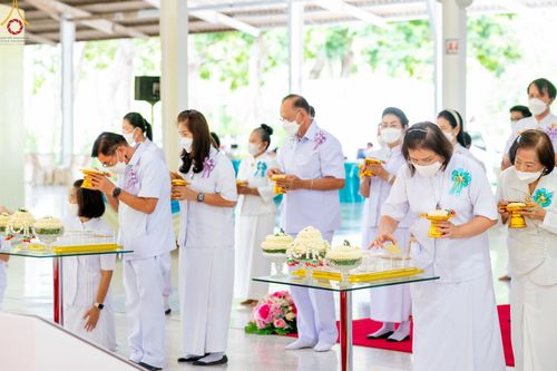 ภาพ No.47861:ประมวลภาพพิธีปิดแผ่นทองรูปเหมือนพระมงคลเทพมุนี (สด จนฺทสโร) พระผู้ปราบมาร และดวงแก้วธรรมชัย