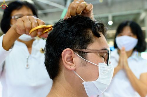 ภาพ No.47475:ประมวลภาพพิธีตัดปอยผม โครงการบรรพชาอุปสมบทหมู่ รุ่นเข้าพรรษา 2565