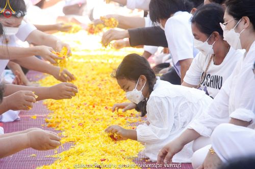 ภาพ No.40189:พิธีตัดปอยผม ปลงผม ขอขมารับผ้าไตรและพิธีบรรพชา ในโครงการอุปสมบท บูชาธรรมมหาปูชนียาจารย์ ประจำปี 2564 ชุดที่ 10