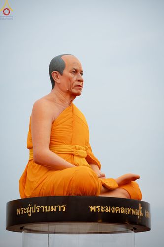 ภาพ No.90122:พิธีปลูกทรัพย์บานชื่น  เนื่องใน 139 ปี วันคล้ายวันเกิดด้วยรูปกายเนื้อ พระมงคลเทพมุนี (สด จนฺทสโร) พระผู้ปราบมาร วันอังคารที่ 10 ตุลาคม พ.ศ. 2566 ณ วัดพระธรรมกาย จ.ปทุมธานี