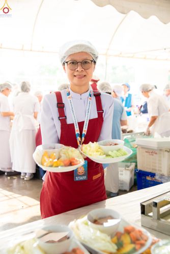 ภาพ No.325886:วันที่ 22 เมษายน พ.ศ.2569(วันคุ้มครองโลก) งานถวายมหาสังฆทาน 40,000 กว่าวัดทั่วประเทศ เจ้าหน้าที่ สาธุชน ร่วมใจจัดเตรียมภัตตาหารเพล (ชุด 2)