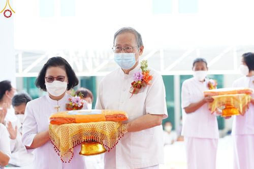 ภาพ No.52166:ประมวลภาพพิธีสักการะพระมงคลเทพมุนี (สด จนฺทสโร) ณ ศูนย์ปฏิบัติธรรมพระมงคลเทพมุนี