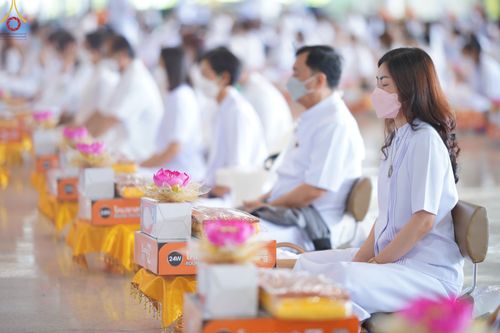 ภาพ No.48204:ประมวลภาพพิธีถวายผ้าอาบน้ำฝน และประทีปโคมไฟ เนื่องในวันอาสาฬหบูชา ประจำปี 2565