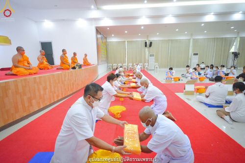 ภาพ No.40694:พิธีตัดปอยผม ปลงผม ขอขมารับผ้าไตรและพิธีบรรพชา ในโครงการอุปสมบท บูชาธรรมมหาปูชนียาจารย์ ประจำปี 2564 ชุดที่ 15