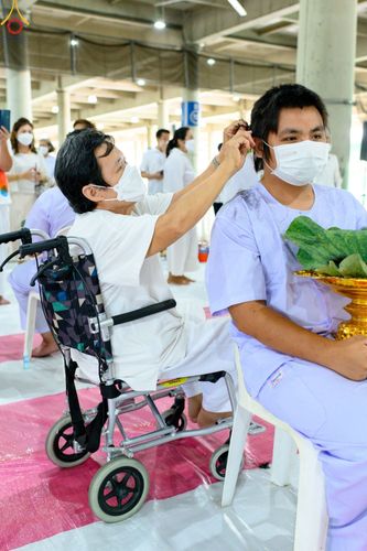ภาพ No.47471:ประมวลภาพพิธีตัดปอยผม โครงการบรรพชาอุปสมบทหมู่ รุ่นเข้าพรรษา 2565