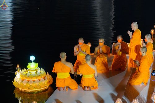 ภาพ No.55360:ประมวลภาพพิธีลอยกระทงธรรม ณ วัดพระธรรมกาย (วันที่ 8 พฤศจิกายน พ.ศ. 2565)