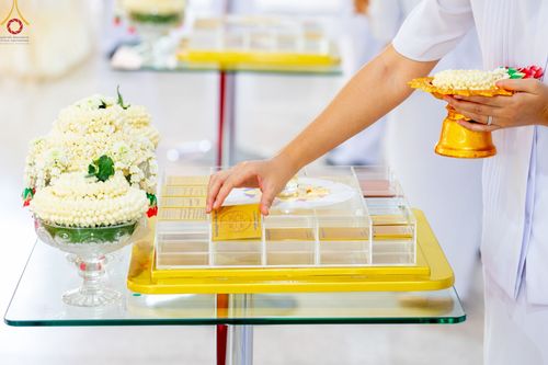 ภาพ No.47862:ประมวลภาพพิธีปิดแผ่นทองรูปเหมือนพระมงคลเทพมุนี (สด จนฺทสโร) พระผู้ปราบมาร และดวงแก้วธรรมชัย