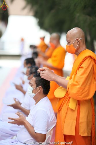 ภาพ No.39661:พิธีตัดปอยผม ปลงผม ขอขมารับผ้าไตรและพิธีบรรพชา ในโครงการอุปสมบท บูชาธรรมมหาปูชนียาจารย์ ประจำปี 2564 ชุดที่ 4