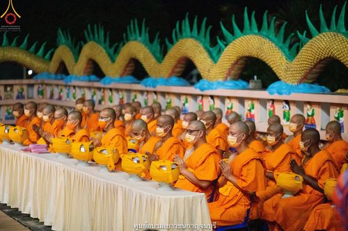 ภาพ No.40876:พิธีตัดปอยผม ปลงผม ขอขมารับผ้าไตรและพิธีบรรพชา ในโครงการอุปสมบท บูชาธรรมมหาปูชนียาจารย์ ประจำปี 2564 ชุดที่ 17