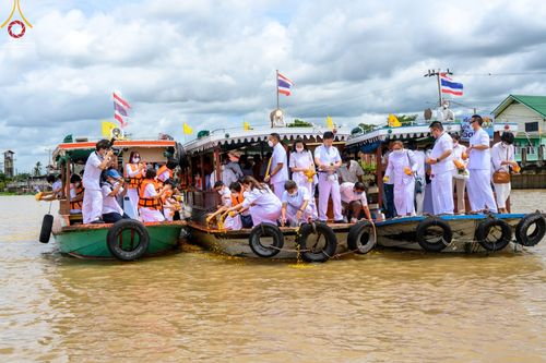 ภาพ No.49046:ประมวลภาพพิธีเก็บอัฐิและลอยอังคาร พระสุธรรมญาณวิเทศ  (สุธรรม สุธมฺโม)
