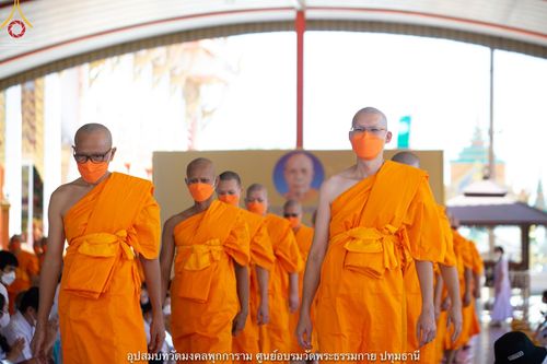 ภาพ No.40367:พิธีตัดปอยผม ปลงผม ขอขมารับผ้าไตรและพิธีบรรพชา ในโครงการอุปสมบท บูชาธรรมมหาปูชนียาจารย์ ประจำปี 2564 ชุดที่ 12