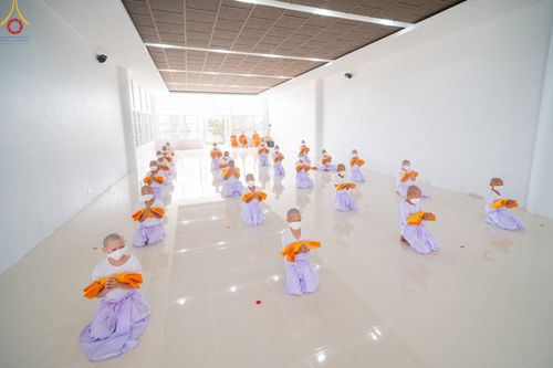 ภาพ No.44608:ประมวลภาพพิธีบรรพชา โครงการบรรพชาสามเณรฟื้นฟูพระพุทธศาสนาทั่วไทย ณ ศูนย์ปฎิบัติธรรมสมุทรปราการ