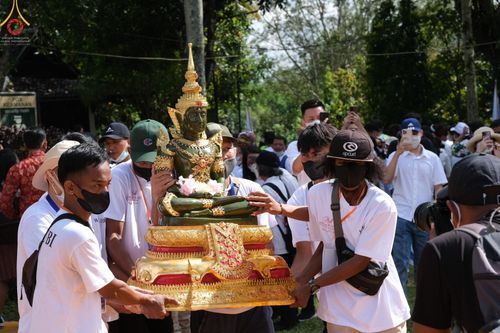 ภาพ No.46394:ประมวลภาพขบวนรถบุปผชาติ อัญเชิญน้ำและไฟศักดิ์สิทธิ์ ณ ประเทศอินโดนีเซีย